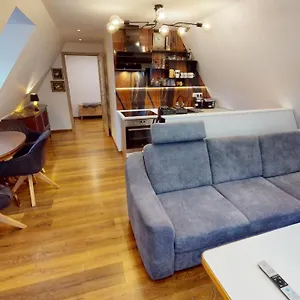 Ateliér Vary V Nově Zrekonstruovaném Domě Apartmán